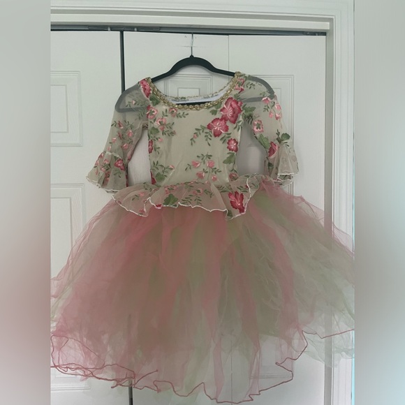 Dance costume - Picture 2 of 3